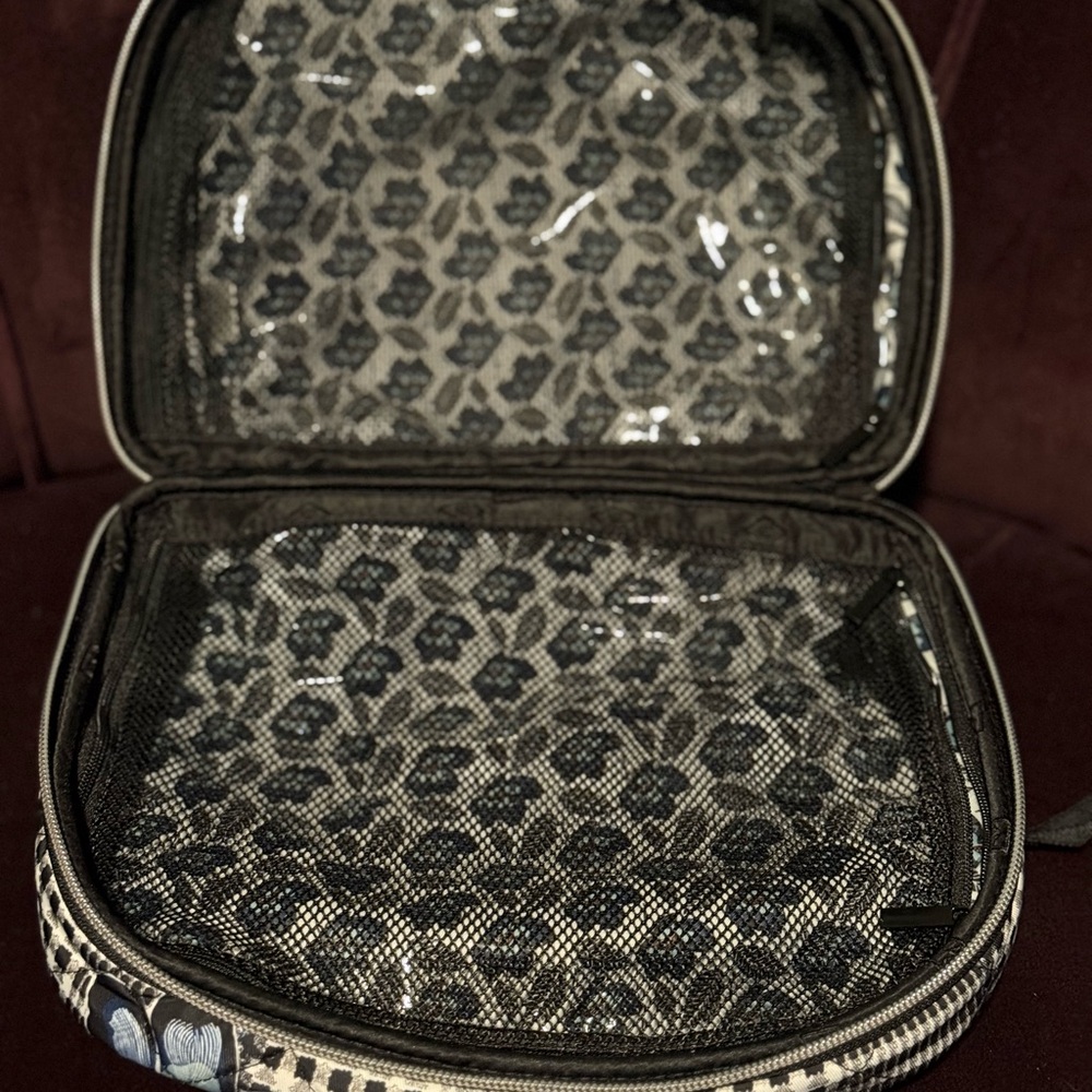 Vera Bradley Large Lay Flat Cosmetic Makeup Organizer Bag. EUC - Picture 4 of 6